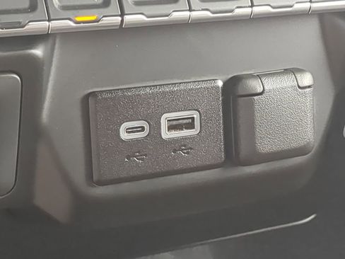 Certified 2025 Chevrolet Silverado 1500 Custom image 22