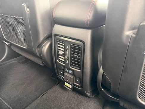 Used 2025 Dodge Durango GT AWD/4WD image 18