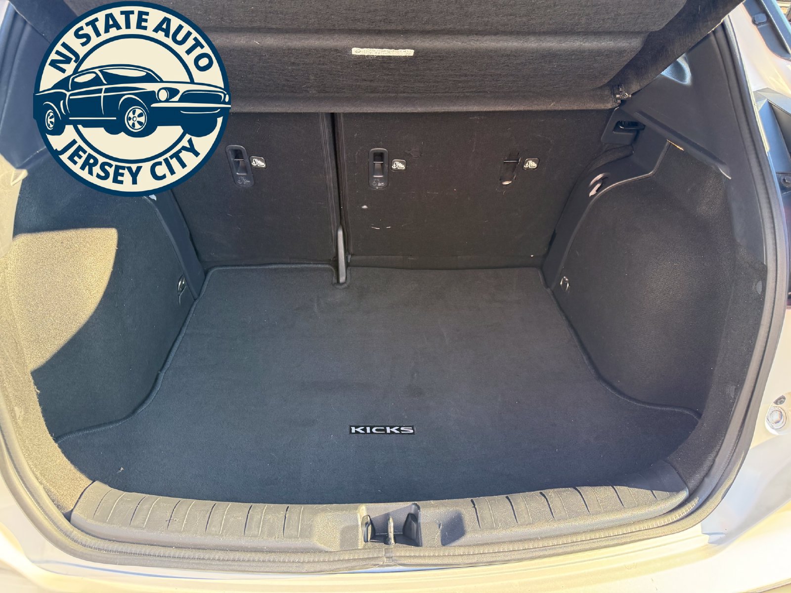 Used 2021 Nissan Kicks SR w/ SR Premium Package FWD image 48