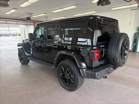Certified 2025 Jeep Wrangler Unlimited Sahara AWD/4WD image 21