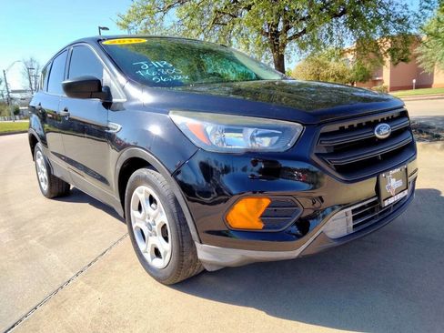 Used 2019 Ford Escape S image 3