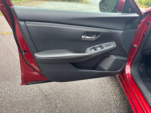 Used 2024 Nissan Sentra SV FWD image 10
