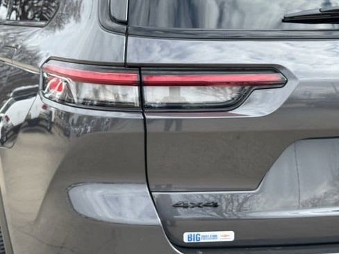 Used 2024 Jeep Grand Cherokee L Altitude image 8