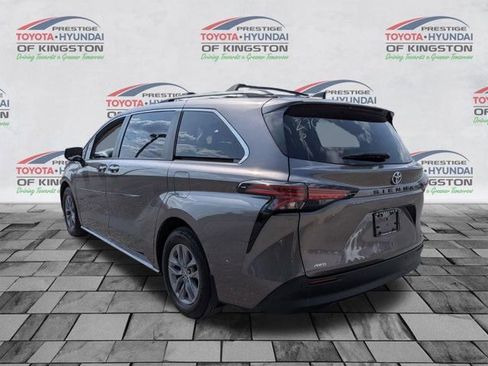 Used 2022 Toyota Sienna XLE AWD/4WD image 6
