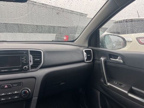 Used 2017 Kia Sportage LX image 12