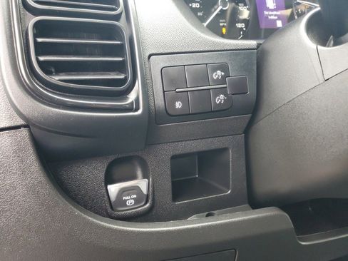 Used 2025 RAM ProMaster 2500 w/ Convenience Group image 11