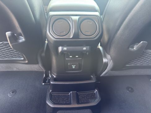 Used 2024 Jeep Wrangler Unlimited Sahara w/ Technology Group AWD/4WD image 32