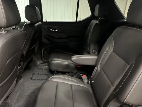 Used 2023 Chevrolet Traverse LT w/ LT Premium Package AWD/4WD image 14