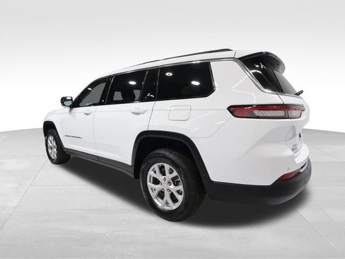 Used 2023 Jeep Grand Cherokee L Limited AWD/4WD image 2