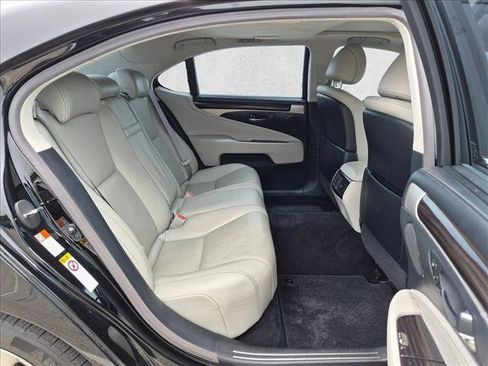 Used 2015 Lexus LS 460 L w/ Ultra Luxury Package RWD image 20