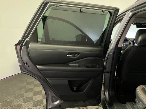 New 2026 Nissan Pathfinder Platinum image 17