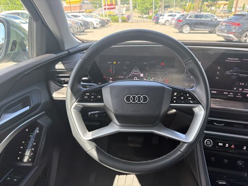 Certified 2025 Audi Q5 Premium w/ Convenience Package AWD/4WD image 9