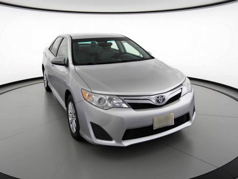 Used 2013 Toyota Camry LE image 3