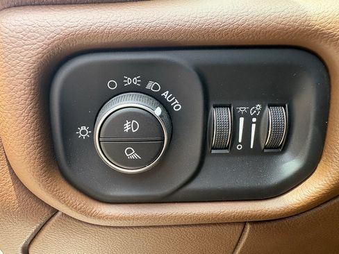 Used 2023 RAM 2500 Laramie AWD/4WD image 13