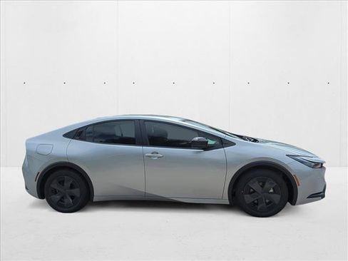 New 2026 Toyota Prius Plug-In Hybrid image 4