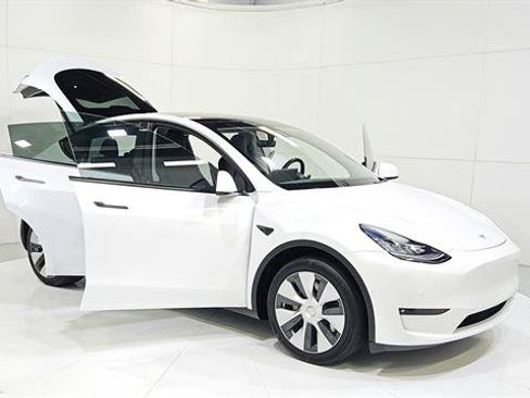 Used 2021 Tesla Model Y Long Range AWD/4WD image 29