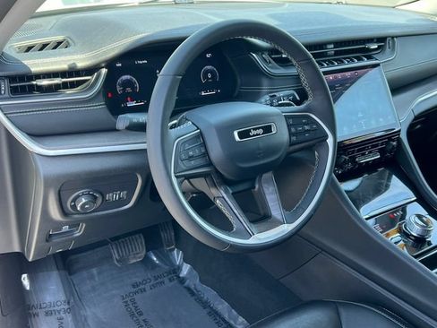 Used 2023 Jeep Grand Cherokee L Limited w/ Black Appearance Package AWD/4WD image 20