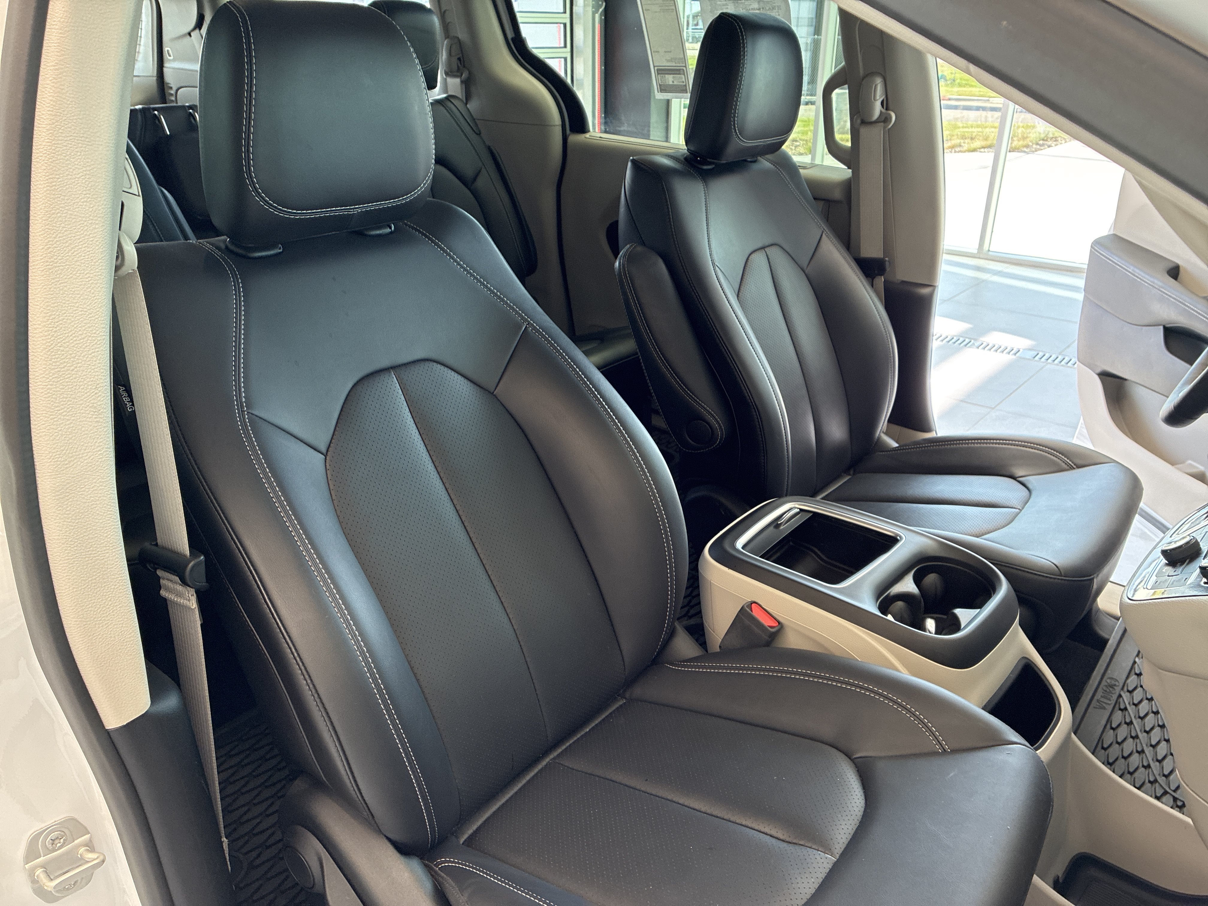 Certified 2024 Chrysler Pacifica Touring-L w/ Road Tripper Package AWD/4WD image 18