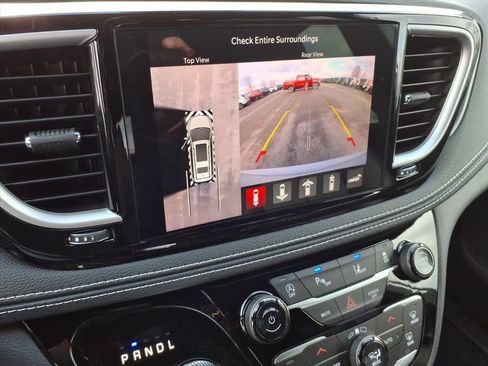 New 2026 Chrysler Pacifica Select image 14