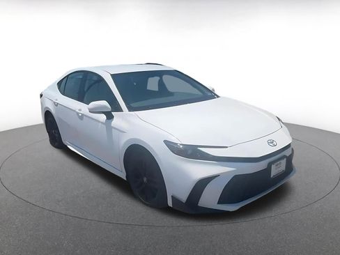 Used 2025 Toyota Camry SE FWD image 3