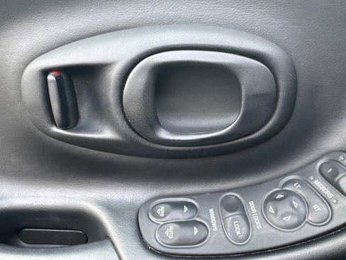 Used 2004 Chevrolet Corvette Coupe w/ Preferred Equipment Group image 21