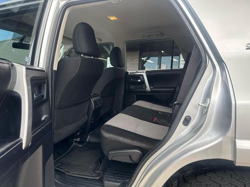 Used 2017 Toyota 4Runner SR5 AWD/4WD image 25