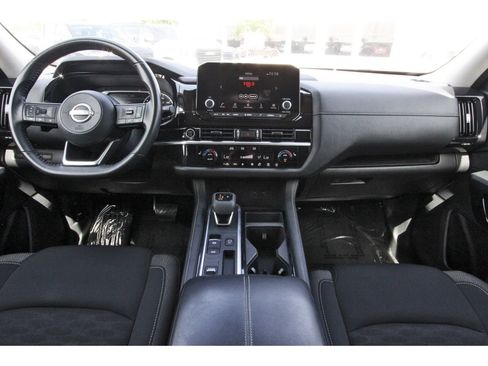 Used 2024 Nissan Pathfinder SV FWD image 12