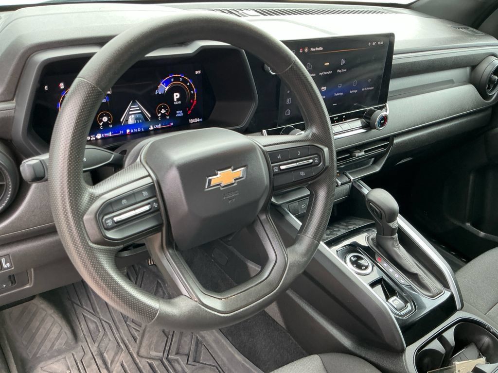 Used 2025 Chevrolet Colorado W/T w/ Advanced Trailering Package AWD/4WD image 24
