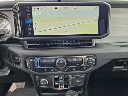 New 2025 Jeep Gladiator Sport image 47