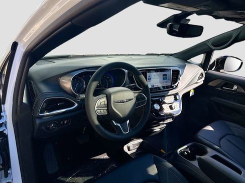 New 2026 Chrysler Pacifica Select image 10
