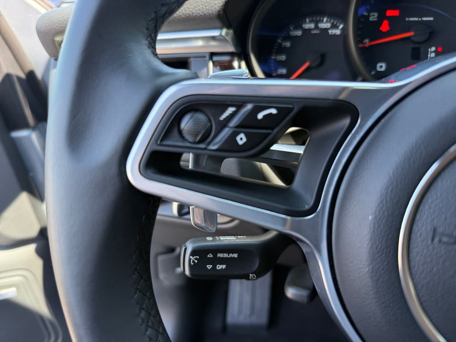 Used 2020 Porsche Macan AWD/4WD image 26