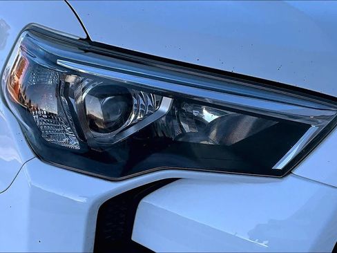 Used 2021 Toyota 4Runner SR5 Premium image 28