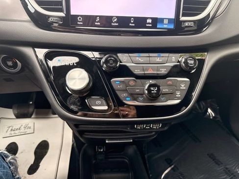 Used 2025 Chrysler Pacifica Select FWD image 29