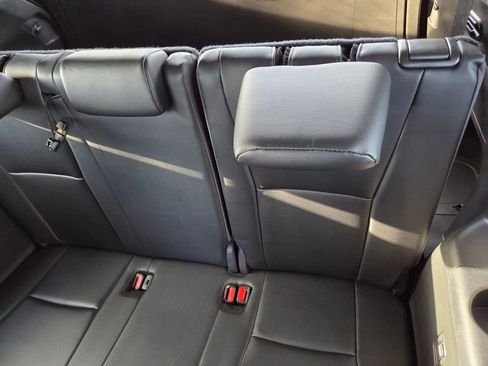 Certified 2024 Toyota Highlander XLE image 8