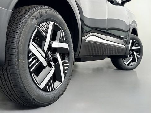 New 2026 Nissan Kicks SV image 13