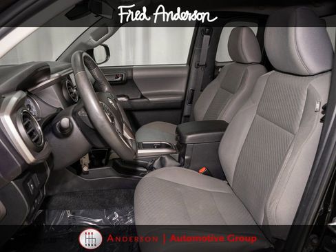 Used 2021 Toyota Tacoma SR5 w/ SR5 Appearance Package (SM) AWD/4WD image 10