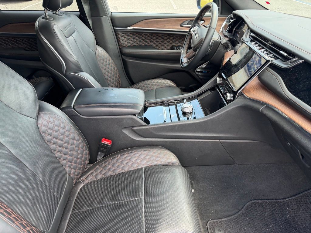 Used 2023 Jeep Grand Cherokee Summit AWD/4WD image 16