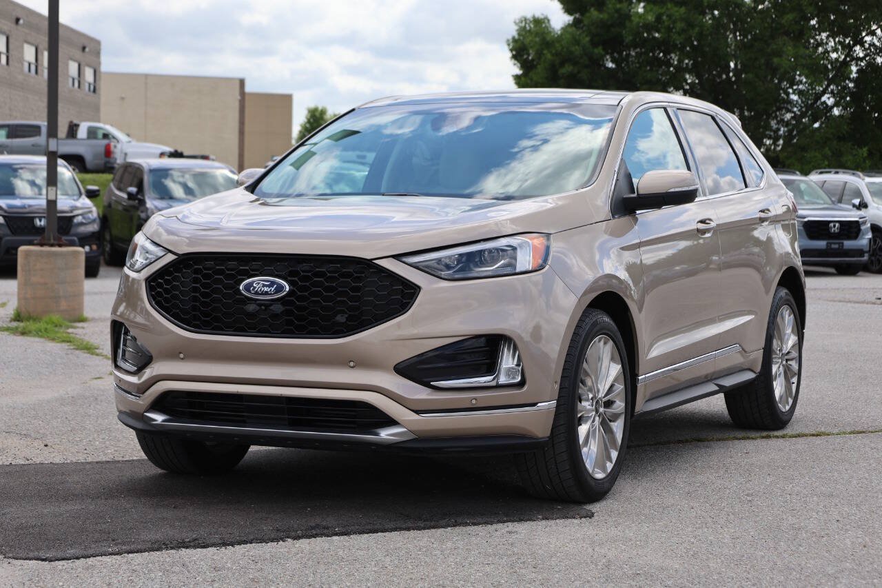 Used 2021 Ford Edge Titanium w/ Equipment Group 301A AWD/4WD image 6