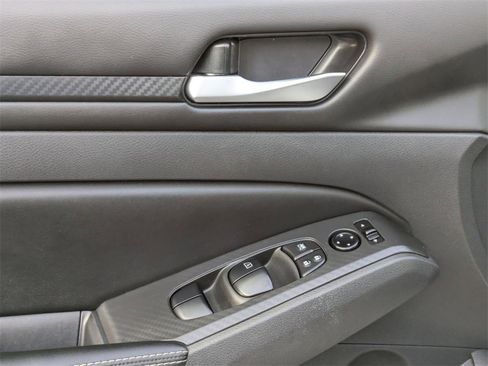 Used 2024 Nissan Altima 2.5 SV image 13