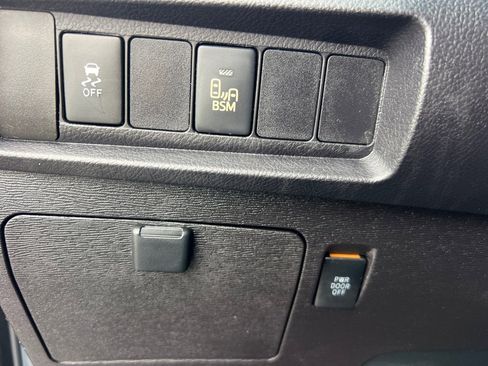 Used 2015 Toyota Sienna SE Premium image 31