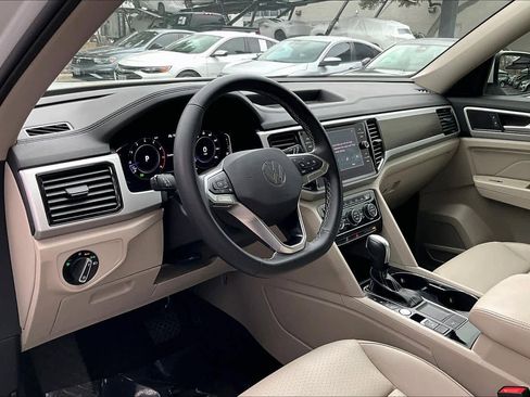 Certified 2022 Volkswagen Atlas SE image 18