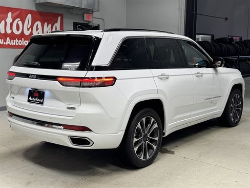 Used 2023 Jeep Grand Cherokee Overland w/ Advanced Protech Group III AWD/4WD image 8