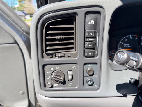 Used 2006 Chevrolet Silverado 2500 LS image 38