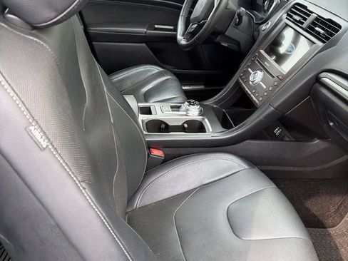 Used 2019 Ford Fusion Titanium AWD/4WD image 6