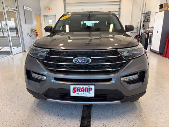 Used 2023 Ford Explorer XLT w/ Equipment Group 202A AWD/4WD image 3