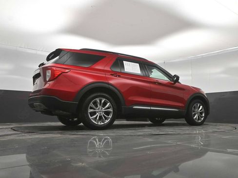 Used 2020 Ford Explorer XLT w/ Equipment Group 202A AWD/4WD image 40