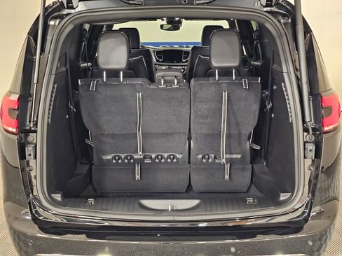 New 2026 Chrysler Pacifica Limited image 34