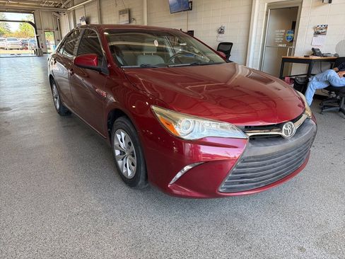 Used 2017 Toyota Camry LE FWD image 2