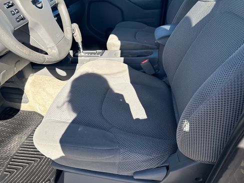 Used 2018 Nissan Frontier SV image 10