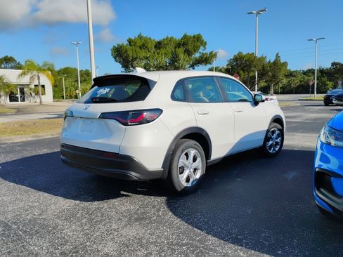Used 2025 Honda HR-V LX image 3